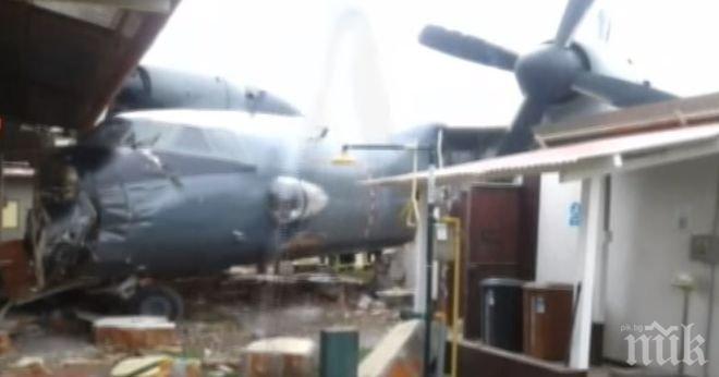 Инцидент! Военен самолет се вряза в полицейски участък в Перу (ВИДЕО)