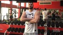 Бареков се хвали с... 48 см бицепс