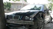 Ад на пътя! БМВ се заби в дърво край Пазарджик, има загинал