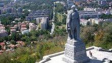 Остра реакция! Русия негодува срещу вандалския акт срещу "Альоша"
