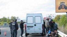 Повдигнаха обвинение на шестима за транспортиране и укриване на нелегални мигранти