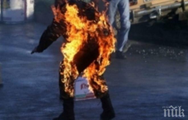 Отчаян от безпаричие мъж се самозапали пред Меджлиса в Анкара