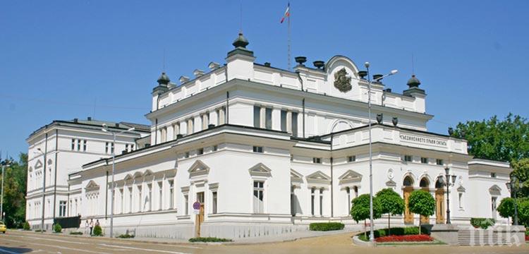 Проверяват и депутатските съпруги за пране на пари