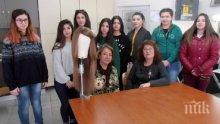 Вярваме в доброто: Ученици правят благотворително перуки за онкоболни жени