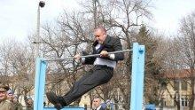 САМО В ПИК И "РЕТРО"! Георги Харизанов с ексклузивен коментар: Висилката като смокинов лист - Радев реши да ни развесели с цирков номер, белким забравим унижението от скандала с Кирил