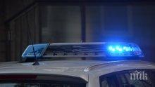ЕКШЪН! Жена раздава тупаници на полицаи в Нова Загора, мъжът й пробва да ги сгази