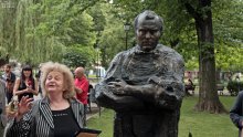 Откриха паметник на актьора Григор Вачков