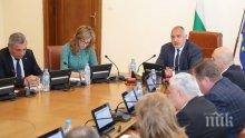 ИЗВЪНРЕДНО И ПЪРВО В ПИК TV! Борисов бесен на Министерски съвет, плакал за майка с дете! Подпука наред министри, кметове, областни управители и чиновници (ОБНОВЕНА)