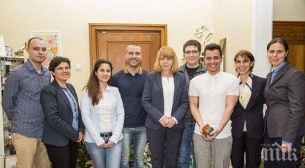 Фандъкова подкрепи София Прайд, ще финансира бягане на гей двойки