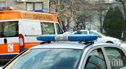 Семейни войни в Петрич! Баща и синове нападнаха беззащитни жени в дома им, изпотрошиха къщата