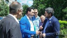 ПОЗОР! Христо Иванов удари дъното - причаква социалисти, за да им се моли за услуги, БСП и "десните" в шизофренен съюз срещу властта (СНИМКИ)