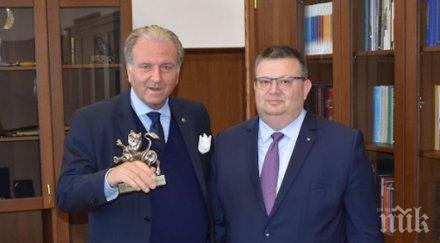 Главният прокурор Цацаров се срещна с професор Джузепе Консоло