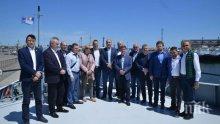 Цветанов качи депутатите от вътрешна комисия на боен кораб (СНИМКИ)