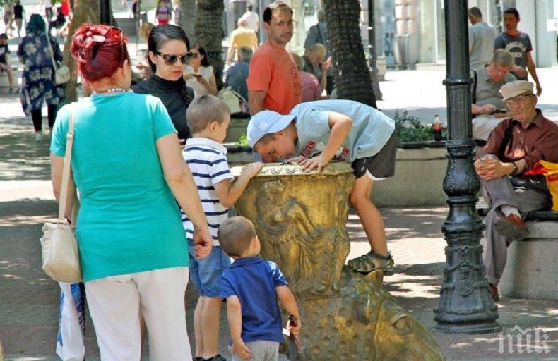 Живакът полудя! 36 градуса в Пловдив - ето кой как бори жегите (СНИМКИ)