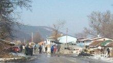 ПРИНУДИТЕЛНО! Извеждат ромски семейства от жилищата им в Габрово