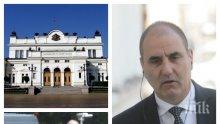 ПЪРВО В ПИК И "РЕТРО"! Цветанов заряза депутатския стол! Шефът на депутатите от ГЕРБ обядва в столична пицария (ПАПАРАШКИ СНИМКИ)