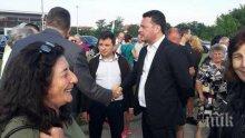 ПОД СТРОЙ! Социалисти обикалят по протестите (СНИМКИ)