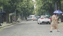 ДОКОГА?! Такси помете възрастна жена на пешеходна пътека (СНИМКА)