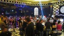 ЖЕСТОКА ЮМРУЧНА СВАДА! Масов бой разтресе дискотека в Гоце Делчев