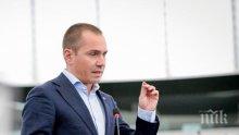 ПОЗИЦИЯ! Ангел Джамбазки иска закриване на откритите бежански центрове