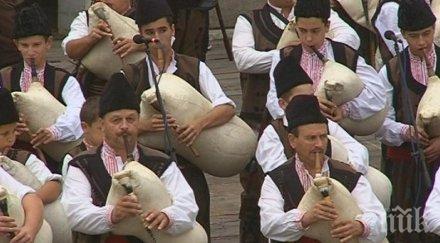 ФОЛКЛОР! Гайдари от цяла България се надсвирват в Равногор