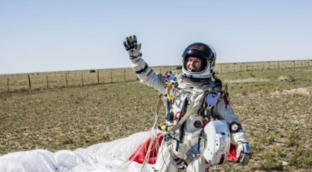 феликс баумгартнер влезе историята