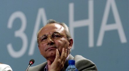 доган забави стягането редиците