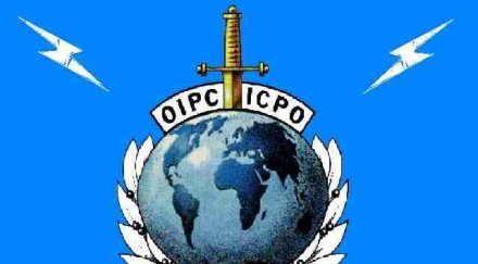 интерпол издирва двоен убиец