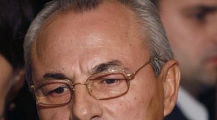 доган съзерцава левски кабинета