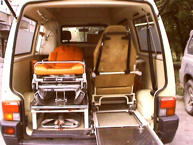 Дядо помете страрица