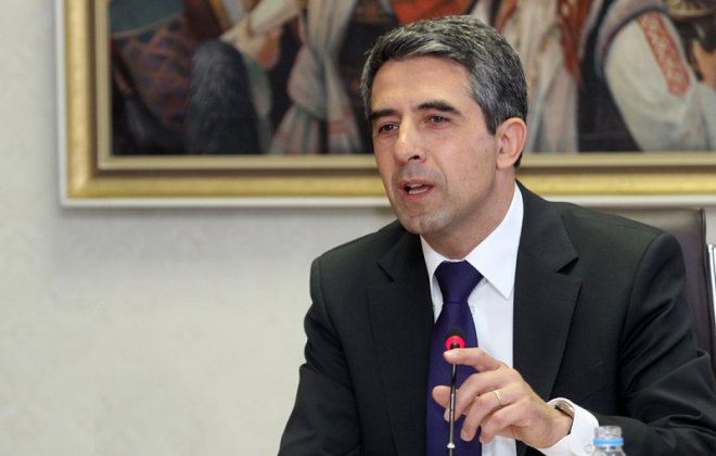 Плевнелиев пита съда за референдума