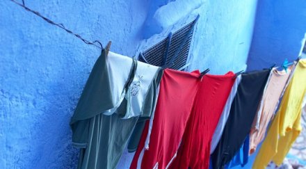 сушенето мокри дрехи вкъщи опасно