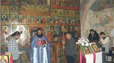 попът брезник натупа касиерка