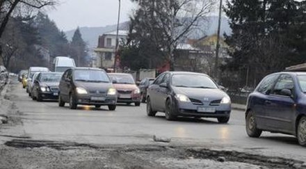 магистрали строят пътищата рушат