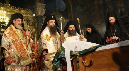 закъснение кортежа забави погребението патриарх максим