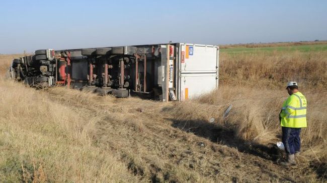 ТИР се обърна на пътя Велико Търново-Стара Загора