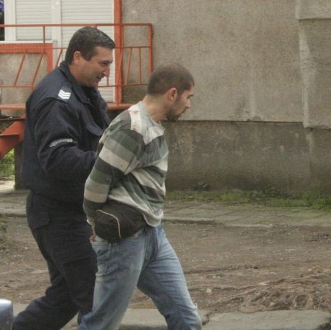 Спипаха тийнейджър-сводник