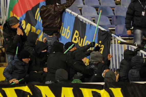 Само в ПИК: Фенове на Партизан пребили родни запалянковци