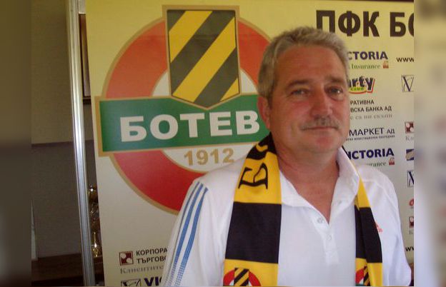 Феро за Тодор Неделев: Да си затваря ушите