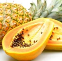 Папая и ананас изглаждат стриите