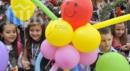 бие първият звънец училищата