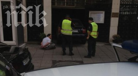 без обвинение врязалия турското посолство