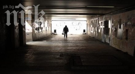 бежанци предлагат секс без пари подлеза президентството