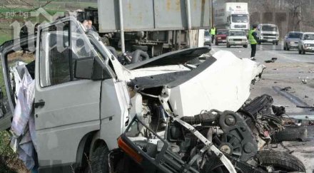 кръв оплиска исперих младо момче загина друго бере душа реанимацията