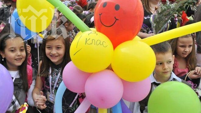 Днес бие първият звънец в училищата