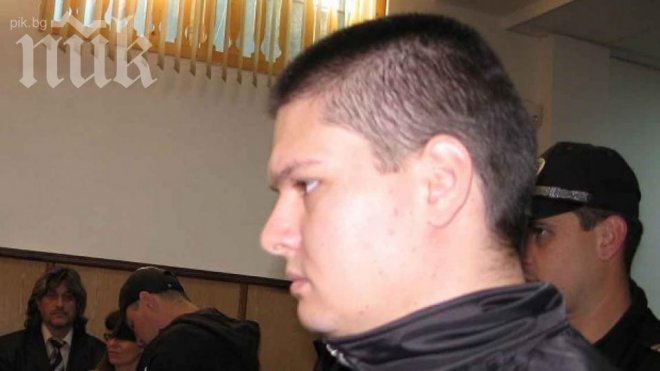 Сиси пропял за жертвите на Килърите 3 и намалили присъдата му