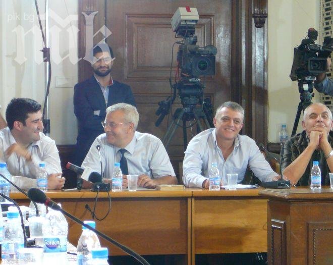 Хора на Петното към Мая Манолова: Вие сте диктатори!