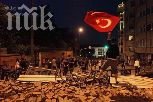 Среднощни сблъсъци в Турция, има задържани
