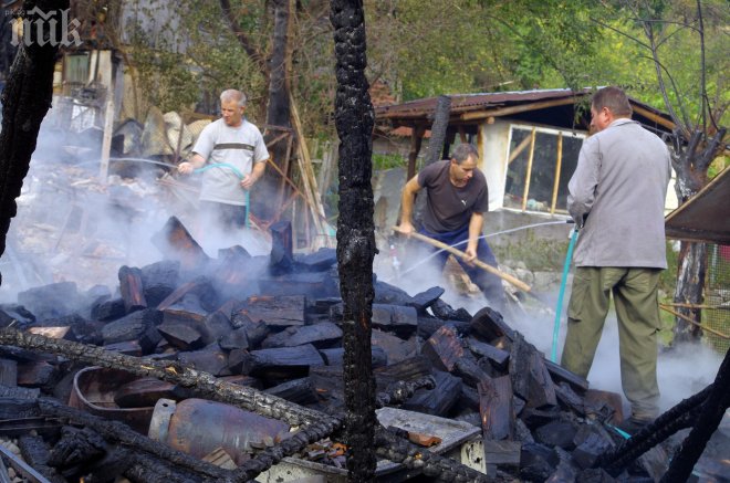 Пожар остави шестчленно семейство от Габрово без дом (снимки)