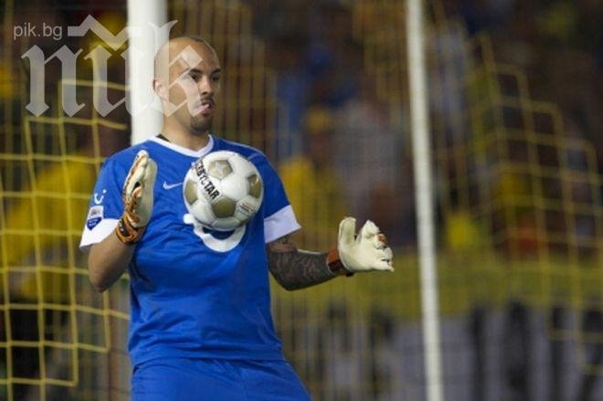 Ники Михайлов отново търка пейката при победа на Верона